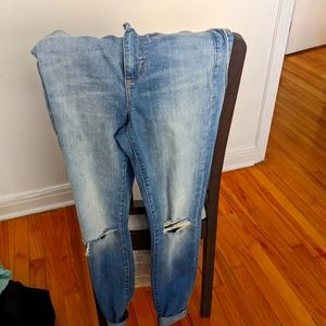 Very high waisted jeans